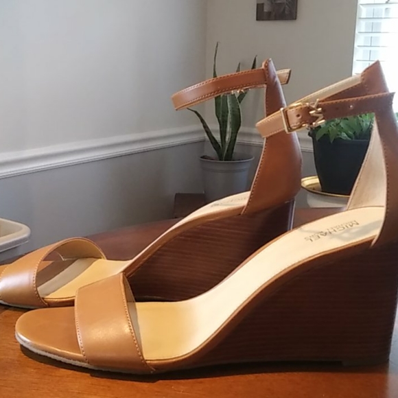 Michael kors shoes - Picture 6 of 6